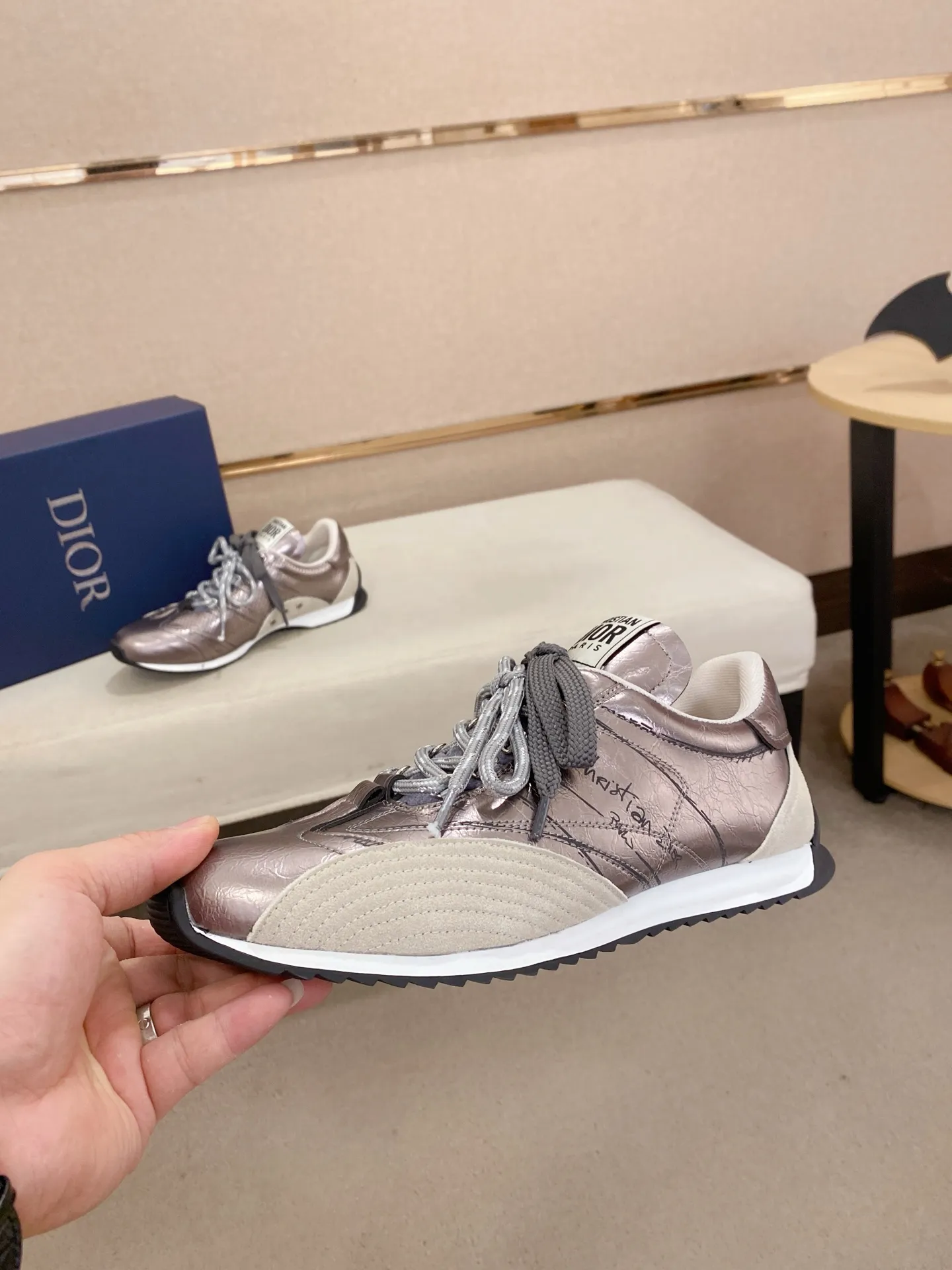 Men's shoes💰: 500💰Couple style💏 [Dior·Dior] New casual sports style men's shoes, new spring and summer design, perfect workmanship, lace-up lazy style to create wardrobe quality, upper: imported first-layer cowhide, mesh breathable lining soft and comfortable, ultra-light TPU wear-resistant outsole, simple, versatile fashion men's shoes, excellent color code number 35--44. (45,46 customized items are not returnable or exchangeable)